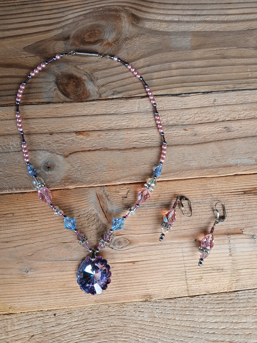 Vintage 1980s Blue And Pink Crystal Aurora Borealis Necklace